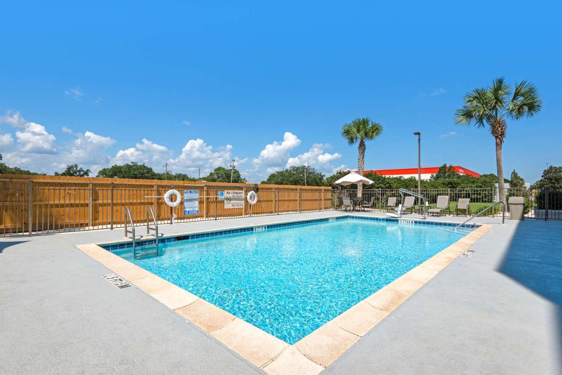 Hampton Inn & Suites Pensacola I-10 N At University Town Plaza Eksteriør billede